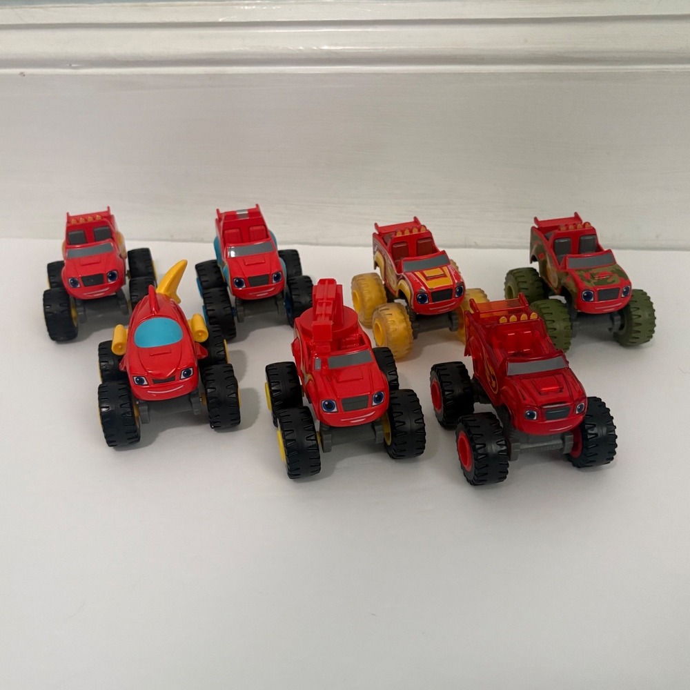 Blaze and the Monster Machines Diecast Trucks Lot Light Up Tow Truck Shark Camo